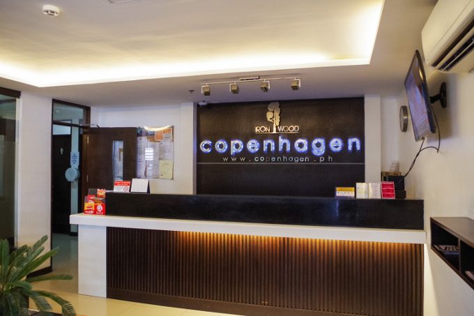 ホテルコペンハーゲンレジデンスの受付カウンター