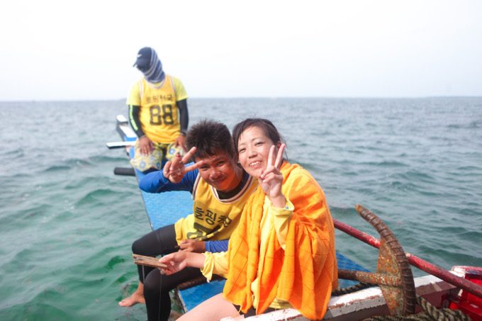 韓流アイランドホッピングで釣りをしている写真