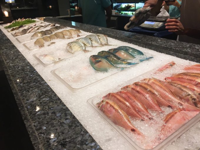 イスラ・スグボで食材が並べられている写真