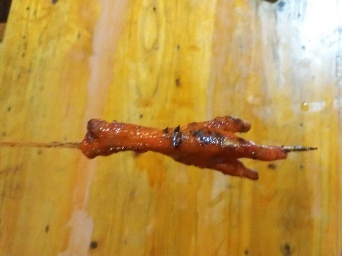 鳥の足のBBQの写真
